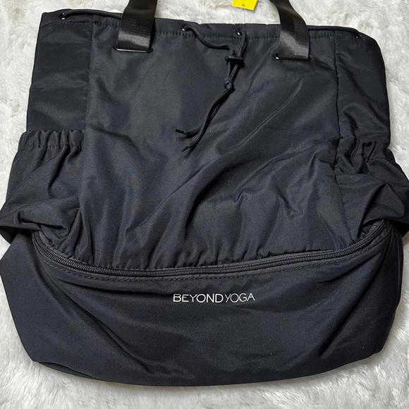 NWT Beyond Yoga Convertible Gym Bag Backpack Black OS - Picture 4 of 12